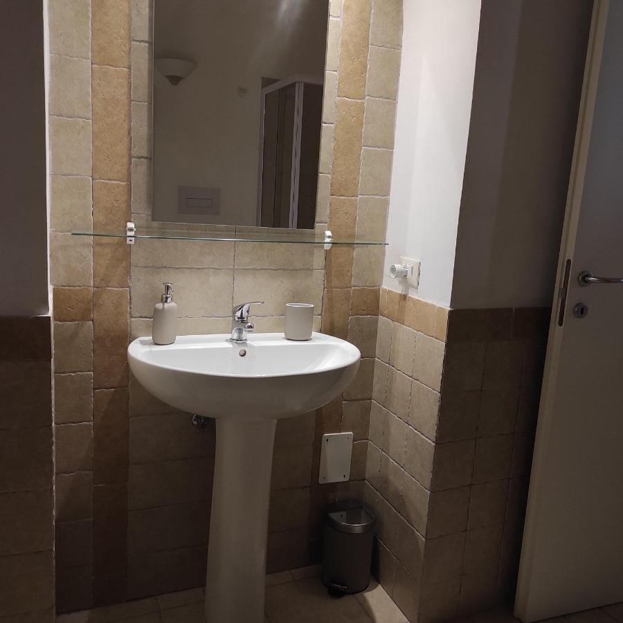 Domus Astra Apartment บรินดิซิ ภายนอก รูปภาพ